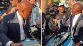 Las imágenes del alcalde de Kansas City en el banderazo argentino que causaron furor en las redes sociales