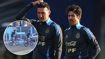 “Es un chiste”: la historia detrás del paseo de Scaloni y Aimar en bicicleta tras el pase de Argentina a la semi del Mundial