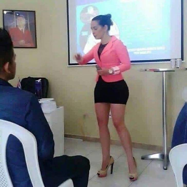 ¿Realmente expulsaron a una profesora por vestir “demasiado sexy”? La verdad detrás del caso viral