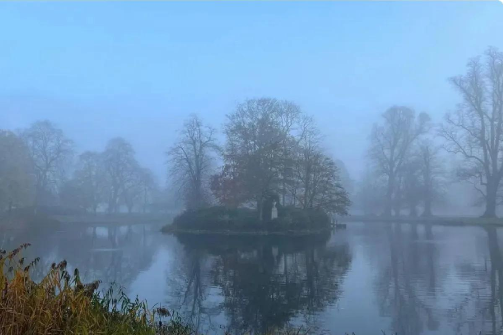 Foto de la tumba de Lady Di: se trataba de niebla y no de un fenómeno paranormal