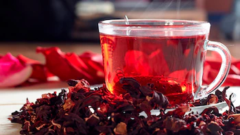 El té de jamaica es una infusión natural popular por su intenso color, sabor y beneficios para la salud. - 07 de julio (Clinica Nueva Caracas)