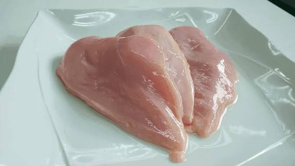 Es Peligroso Vender Queso Junto al Pollo Crudo? Advertencias de Expertos sobre la Contaminación Cruzada