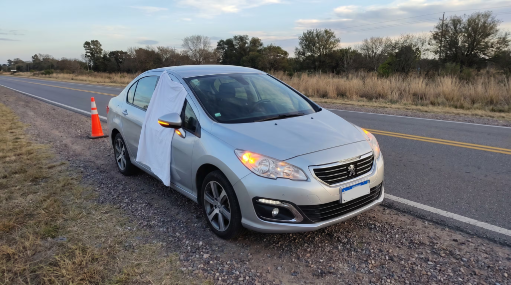 Significado de una bandera blanca en un vehículo en carretera - DK EaCash