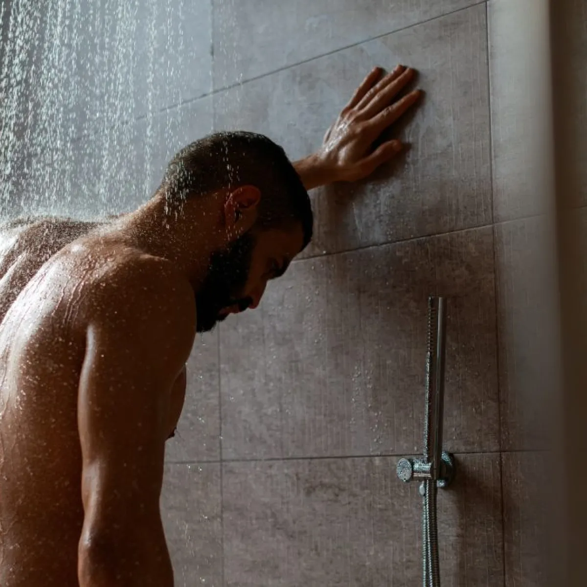 Esto es lo que le pasa a tu cuerpo si te das un baño de agua fría | Cuidateplus
