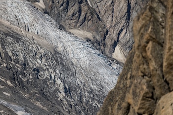En el macizo de Mont Blanc, Francia e Italia, desde 2015 se observa un aumento periódico de terremotos asociado al deshielo estacional (REUTERS/Pierre Albouy)