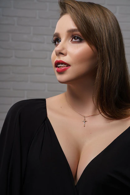 Imágenes de Escote mujer pecho grande - Descarga gratuita en Magnific (antes Freepik)