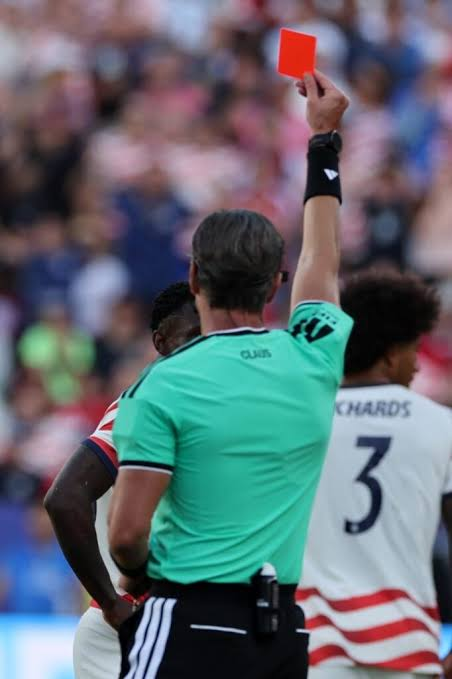 FIFA suspende a un jugador: qué implica una sanción y cómo confirmar su veracidad