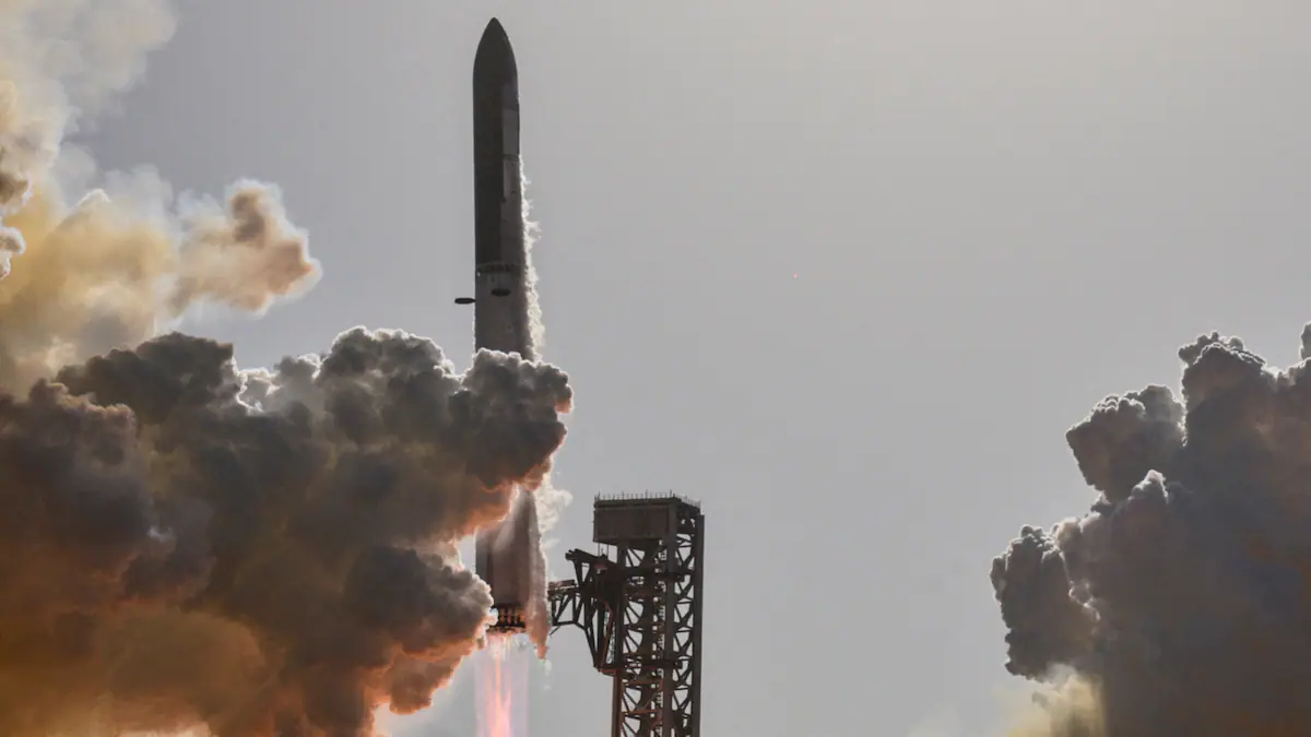 SpaceX quiere llevar la IA al espacio: millones de satélites, 9 lanzamientos diarios y un desafío que todavía no tiene solución