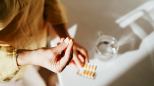 Cómo controlar los efectos secundarios comunes de los medicamentos