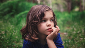 Por qué algunos niños suelen morderse las uñas