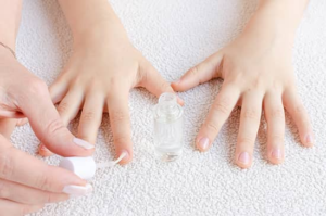 Por qué algunos niños suelen morderse las uñas