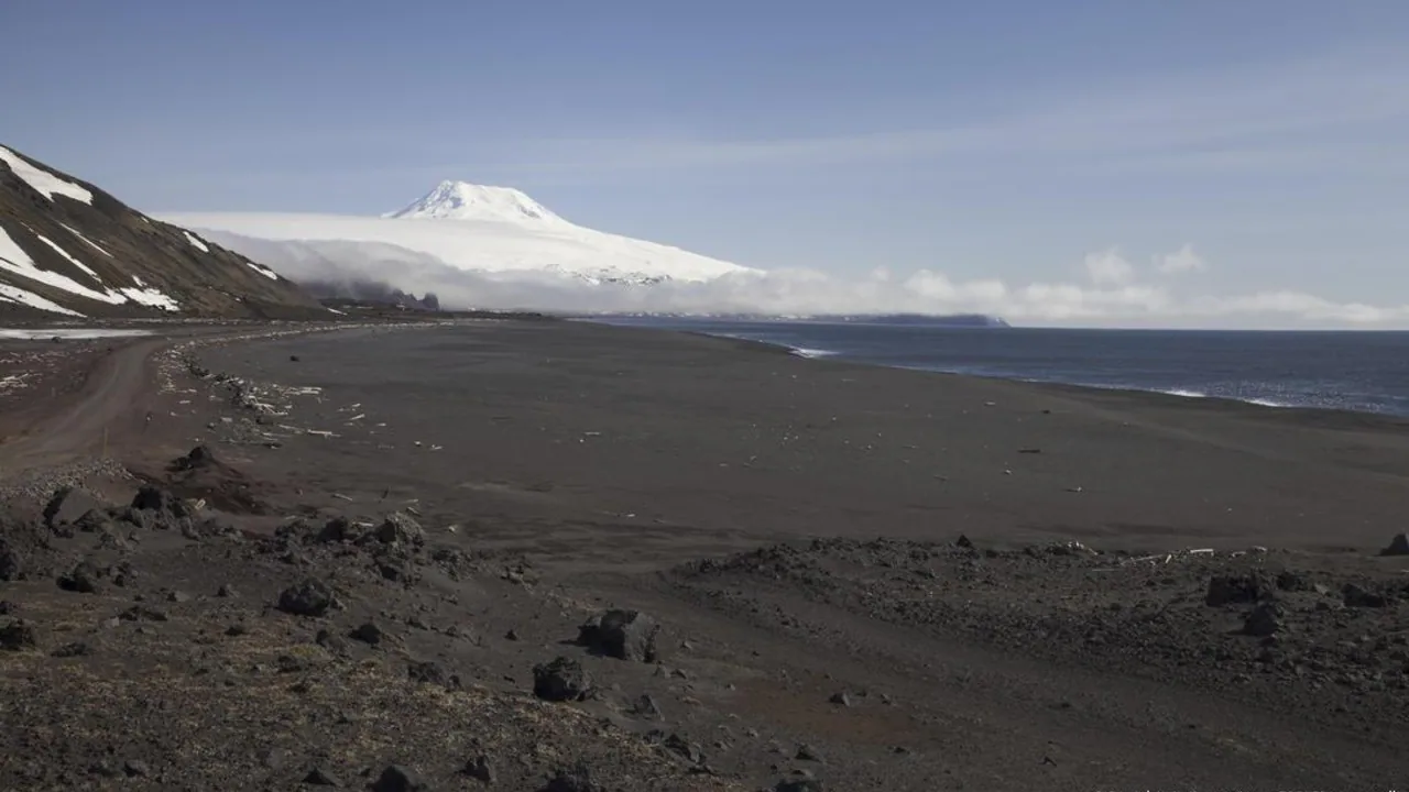 El volcán Beerenberg, en la isla noruega de Jan Mayen, alberga el volcán activo más septentrional del mundo.
