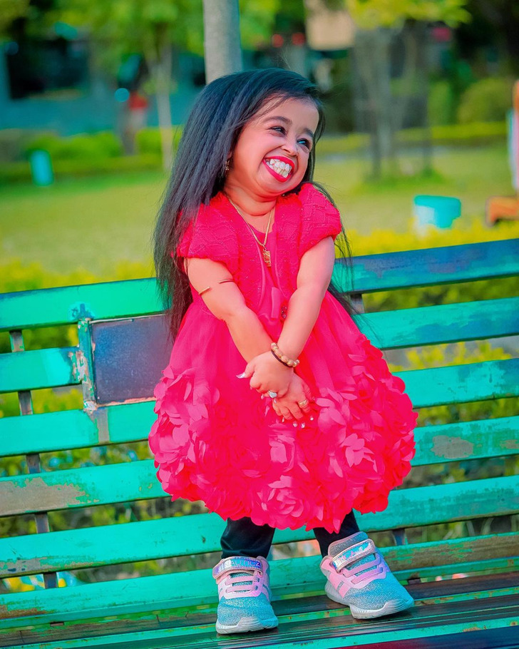 Descubre a Jyoti Amge, la actriz india y mujer más baja del mundo