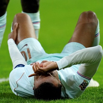 Mbappé marcó el gol del triunfo y salió lesionado en el debut de Zidane al frente de la selección de Francia: