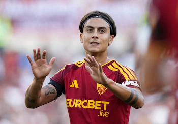 La Roma justificó su decisión por la duración del trayecto aéreo y la cercanía de partidos oficiales ante Como y Real Madrid. (REUTERS/Matteo Ciambelli)
