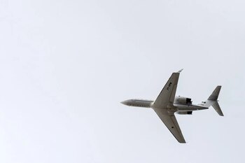 La Guardia Costera de Estados Unidos desplegó un operativo para rastrear un avión Gulfstream G100 desaparecido cerca de la isla de Nantucket (EFE)