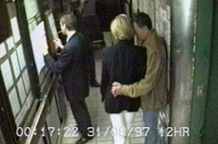 Las imágenes finales de Lady Di en el Ritz: un testimonio que cobra significado con el tiempo